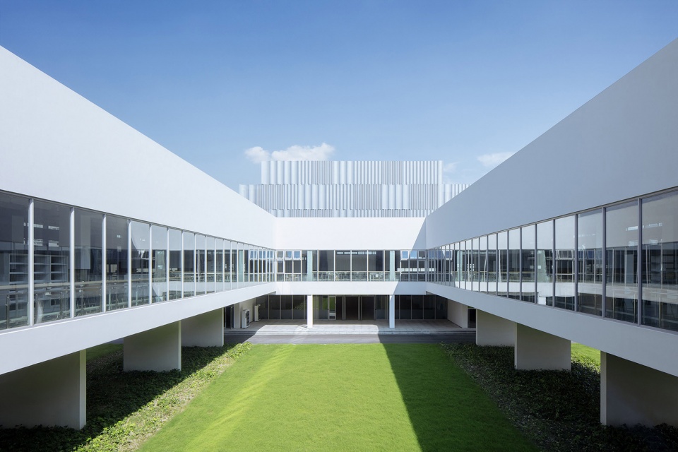 Ningbo Gulin Vocational High School by ARCHIS Design Studio