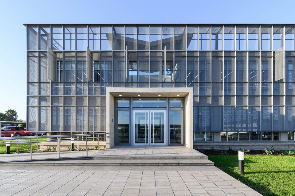 BIOFARMA office building Santiago Viale y Asociados