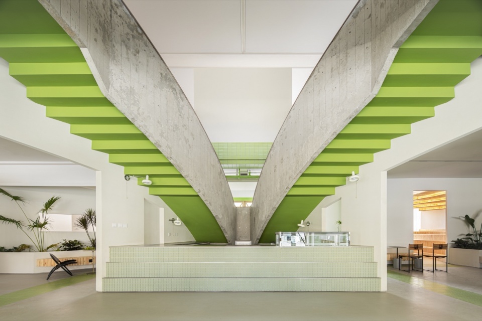 1F咖啡吧台3 ACTSTUDIO under the eaves by displacement architecture design