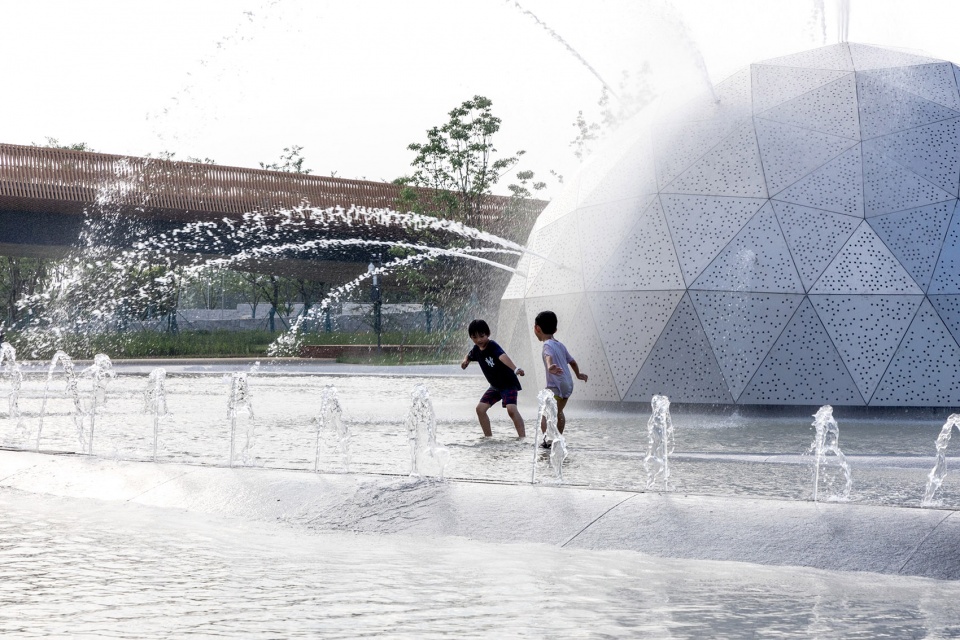 Between the Rain Fengxiangzhou Water Park China by Z T Studio