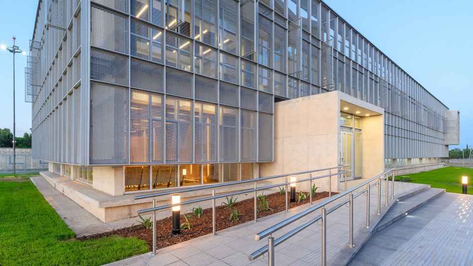 BIOFARMA office building Santiago Viale y Asociados