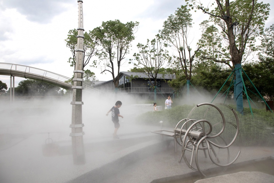 Between the Rain Fengxiangzhou Water Park China by Z T Studio