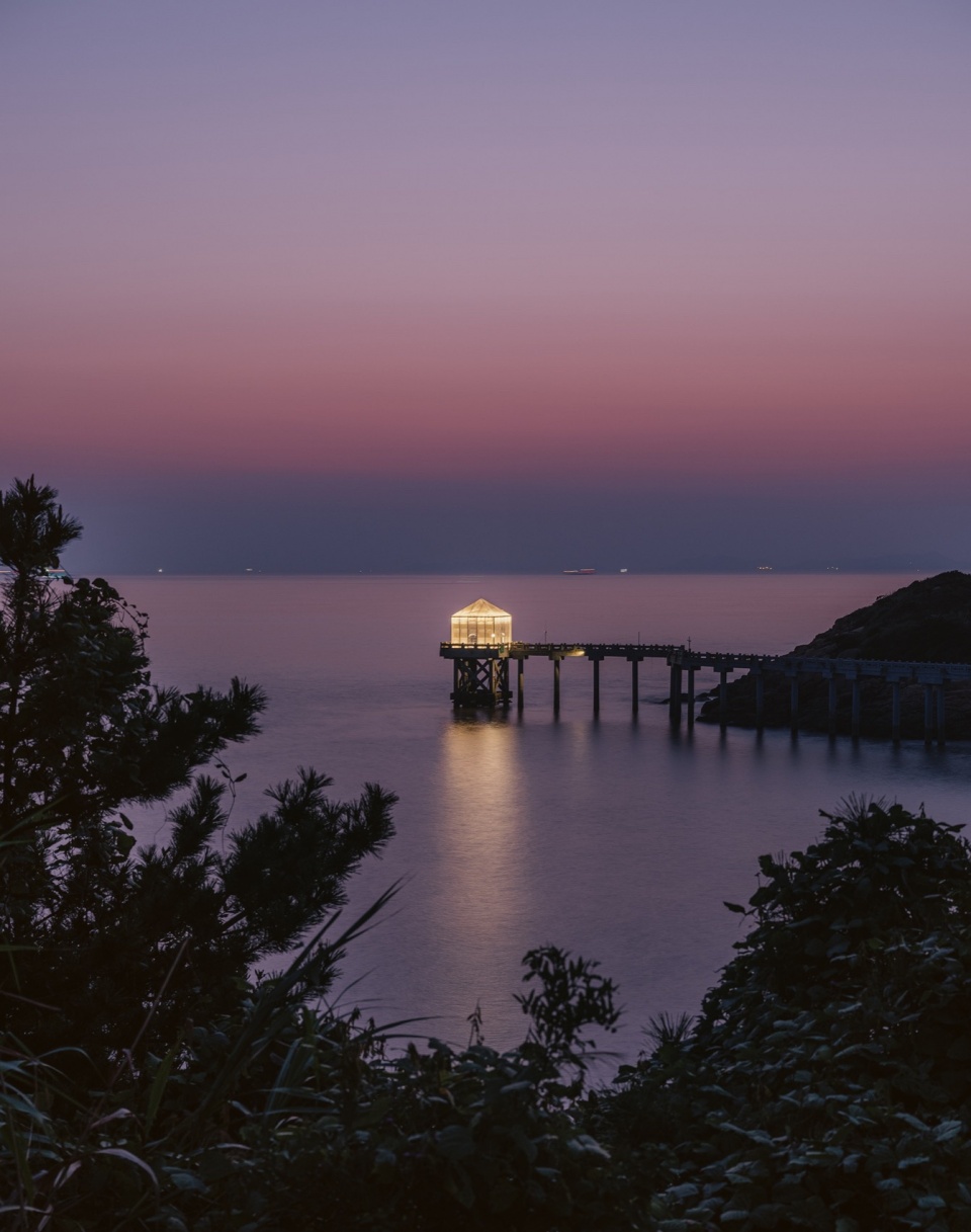 .观潮站宛如海上明月 youth and the sea xiangshan coastal scenic road theme station