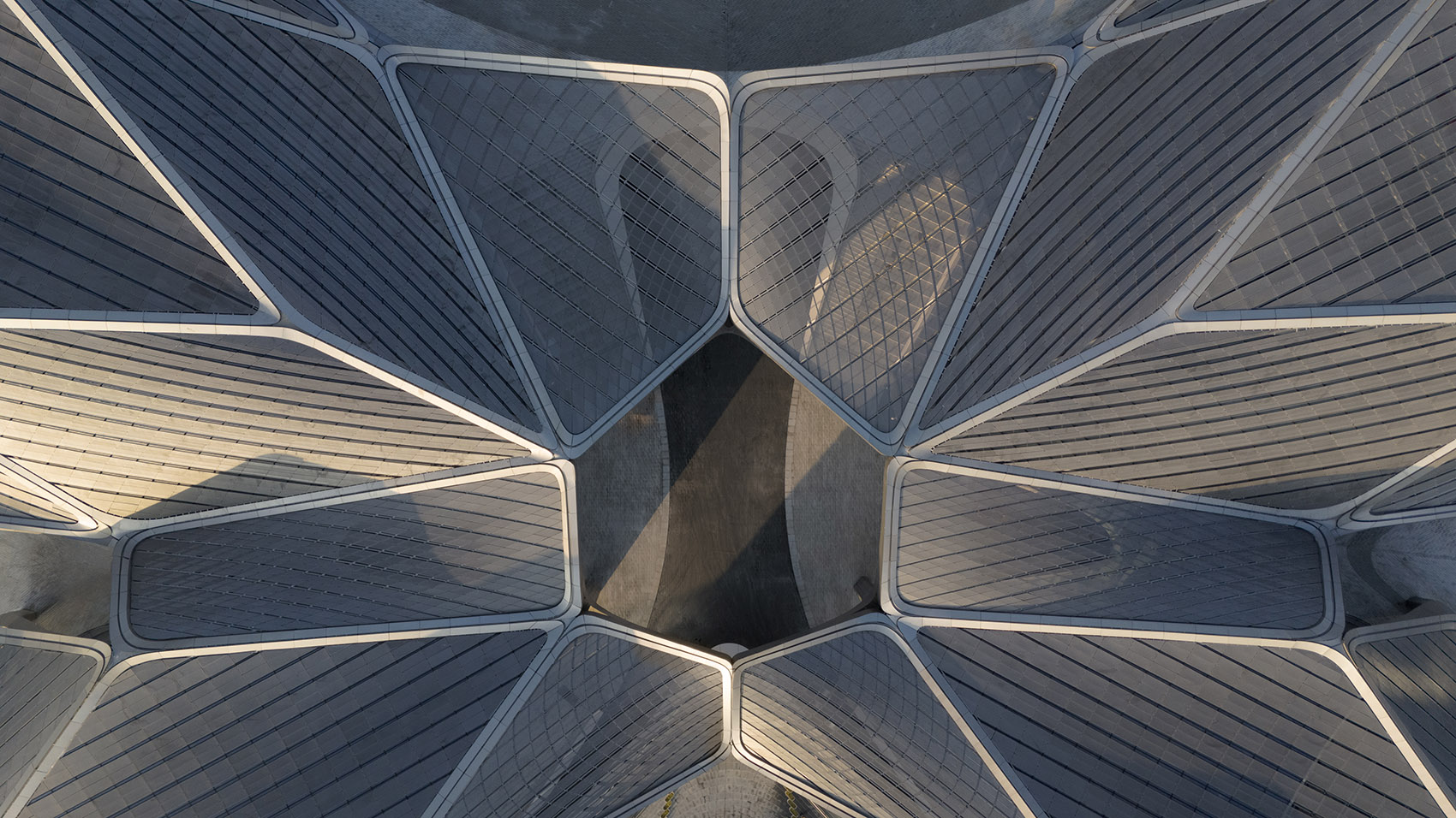 Zhuhai Jinwan Civic Art Centre, China by Zaha Hadid Architects - 谷德设计网