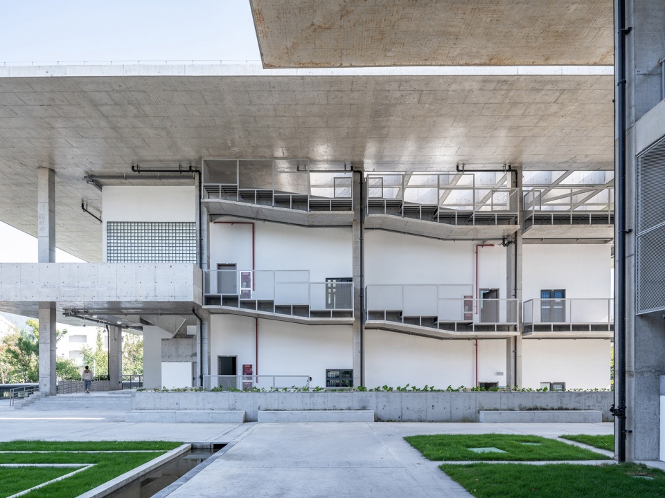 . 教学楼 Teaching Building ©田方方
