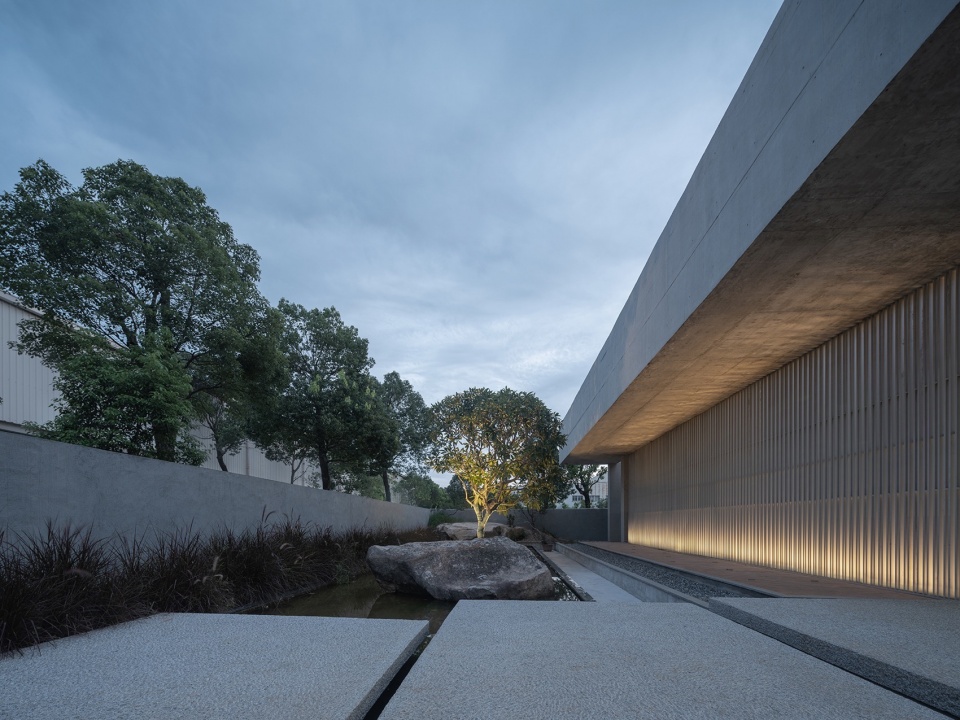 小庭园©赵奕龙 enterprise exhibition hall from gardenarts