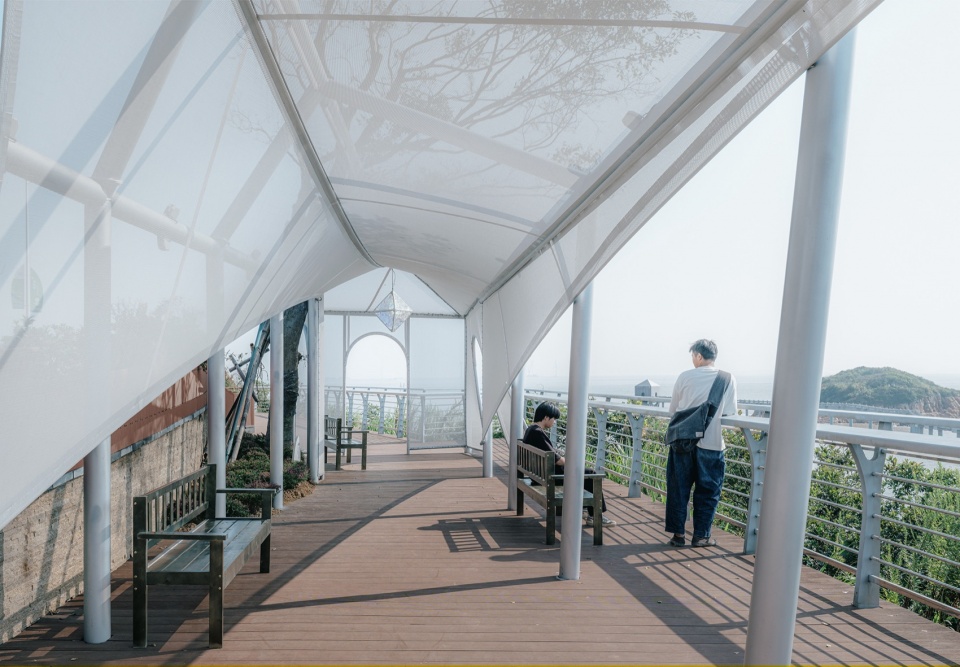 .从休息亭远眺观潮站 youth and the sea xiangshan coastal scenic road theme station
