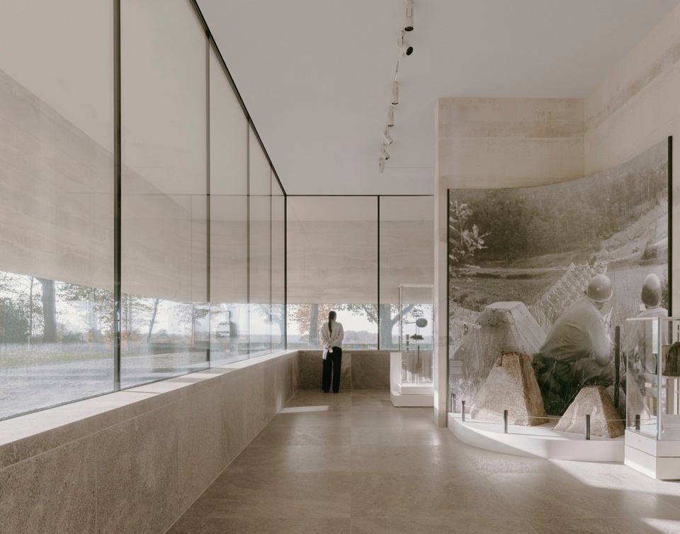 Netherlands American Cemetery Visitor Center KAAN Architecten © Simon Menges