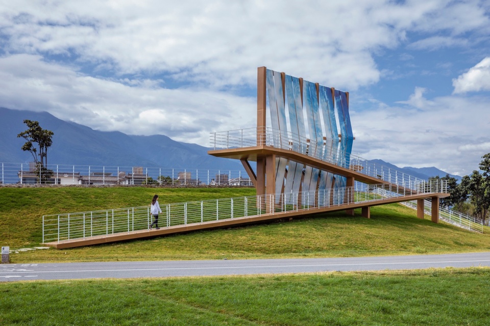 通过坡道上到观景平台To viewing platform through ramp©金伟琦