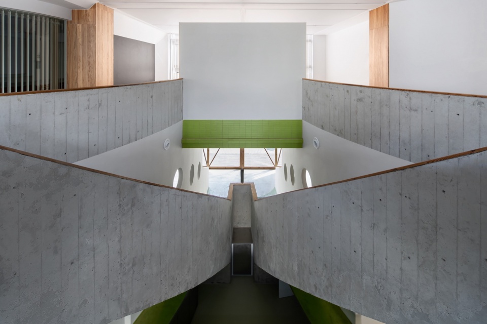 混凝土楼梯3 Andy under the eaves by displacement architecture design