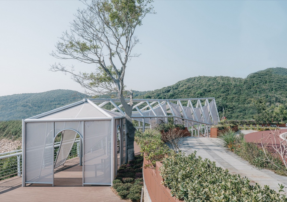 .休息亭的另一端就像海上那座小房子 youth and the sea xiangshan coastal scenic road theme station
