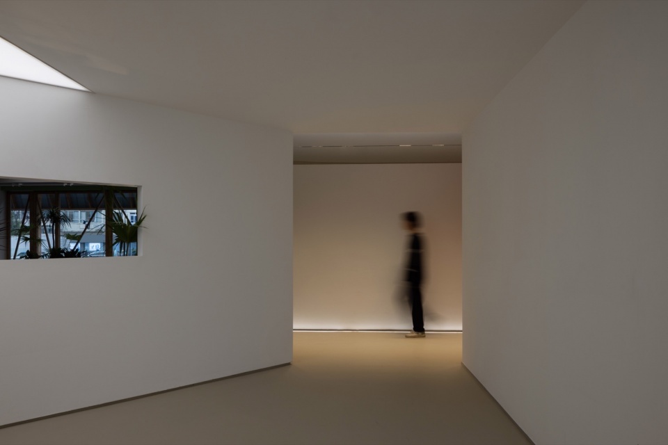 1F展厅 ACTSTUDIO under the eaves by displacement architecture design