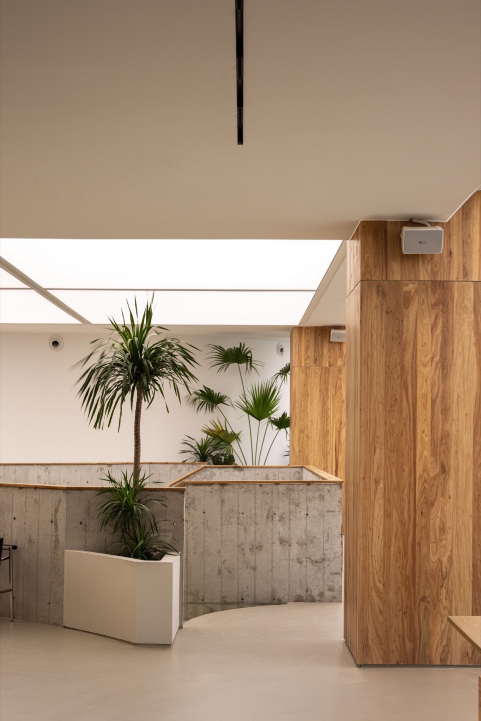 2F 楼梯 ACTSTUDIO under the eaves by displacement architecture design