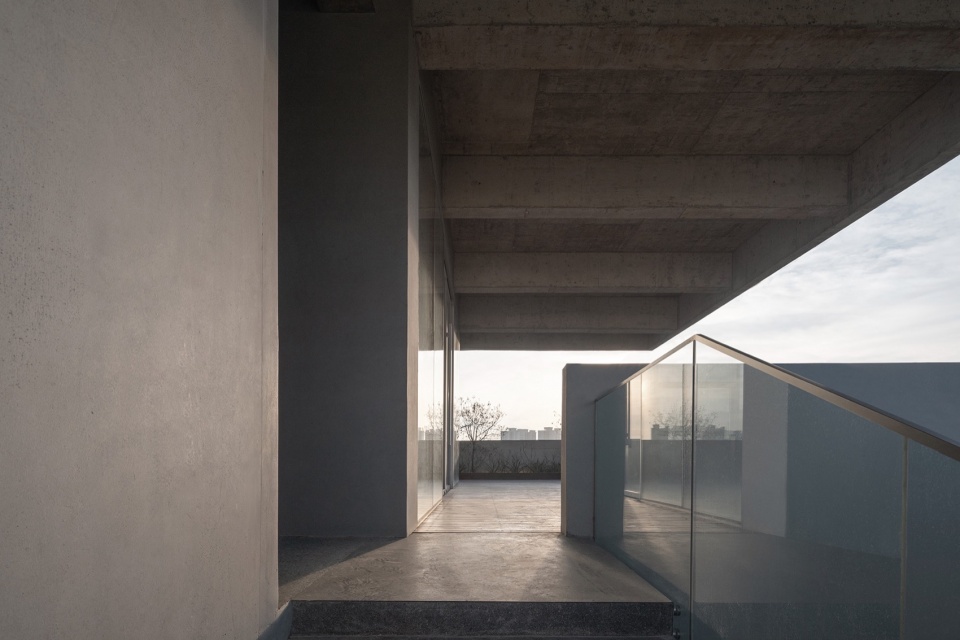 天井楼梯与露台©赵奕龙 enterprise exhibition hall from gardenarts