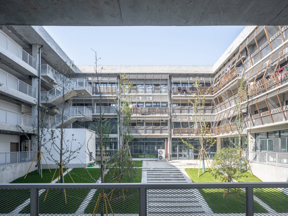 . 4号宿舍楼的内庭院 Inner courtyard of No.4 Dormitory ©田方方