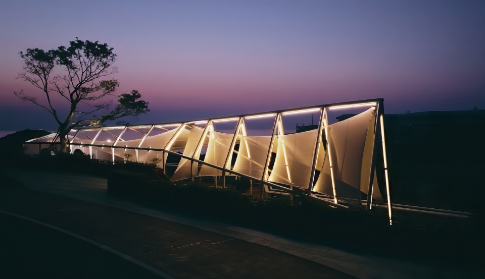 .暖光模式的休息亭 youth and the sea xiangshan coastal scenic road theme station