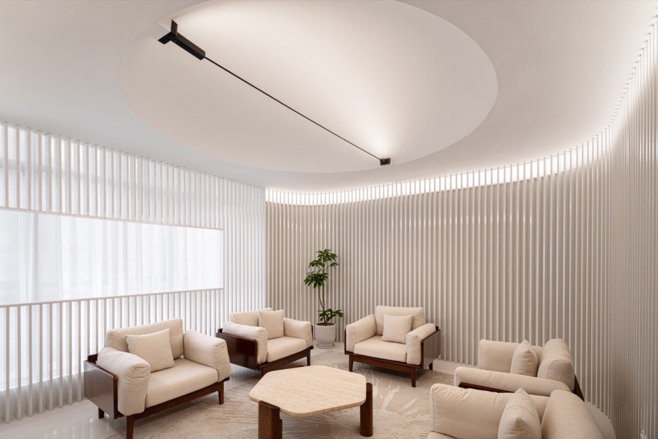 2F 会客厅 ACTSTUDIO under the eaves by displacement architecture design