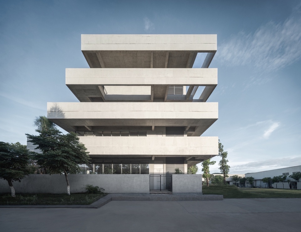 北向后勤出入口©赵奕龙 enterprise exhibition hall from gardenarts