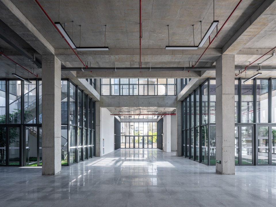 . 报告厅门厅 Lecture Hall lobby ©田方方