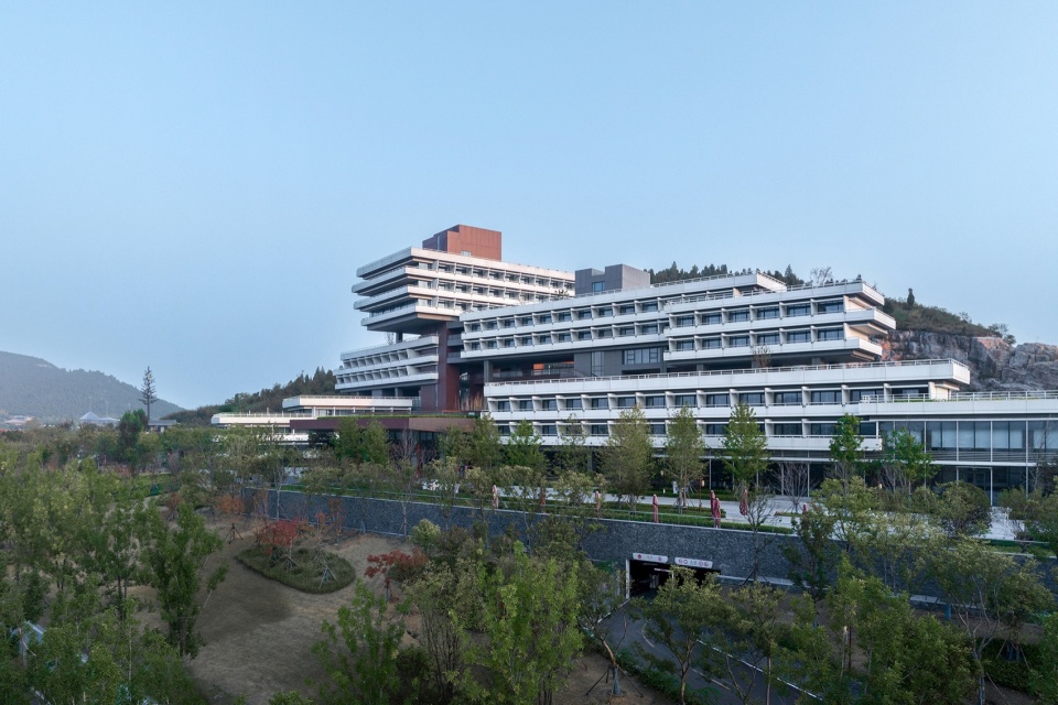 横向展开的形体使客房获得开阔视野©文沛 xuzhou garden expo park dangkou hotel