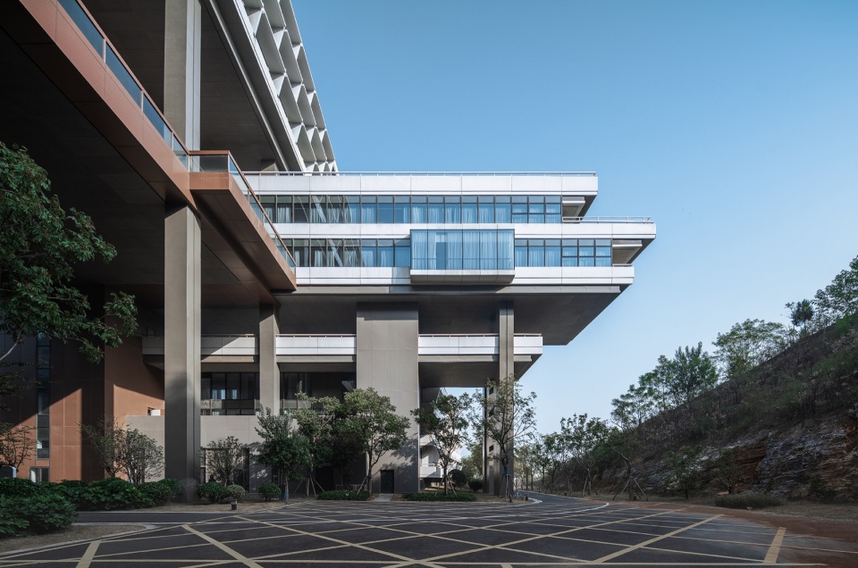 横竖穿插的建筑形体©文沛 xuzhou garden expo park dangkou hotel