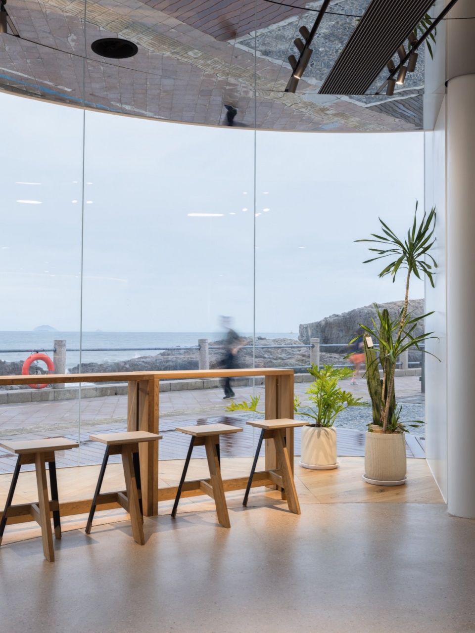 dotcom coffee青岛海边店 Atelier Loong