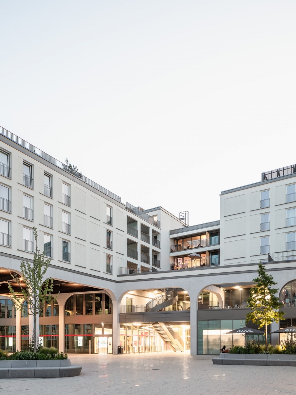 perlach plaza by alleswirdgut