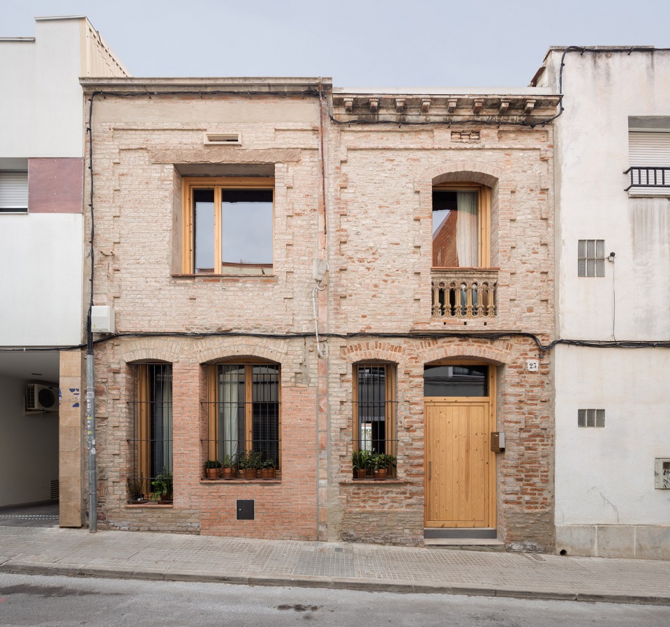 rehabilitation of two adjoining houses installation by arqbag