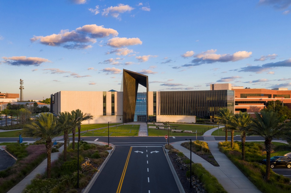 the l gale lemerand student center by ikon 5 architects