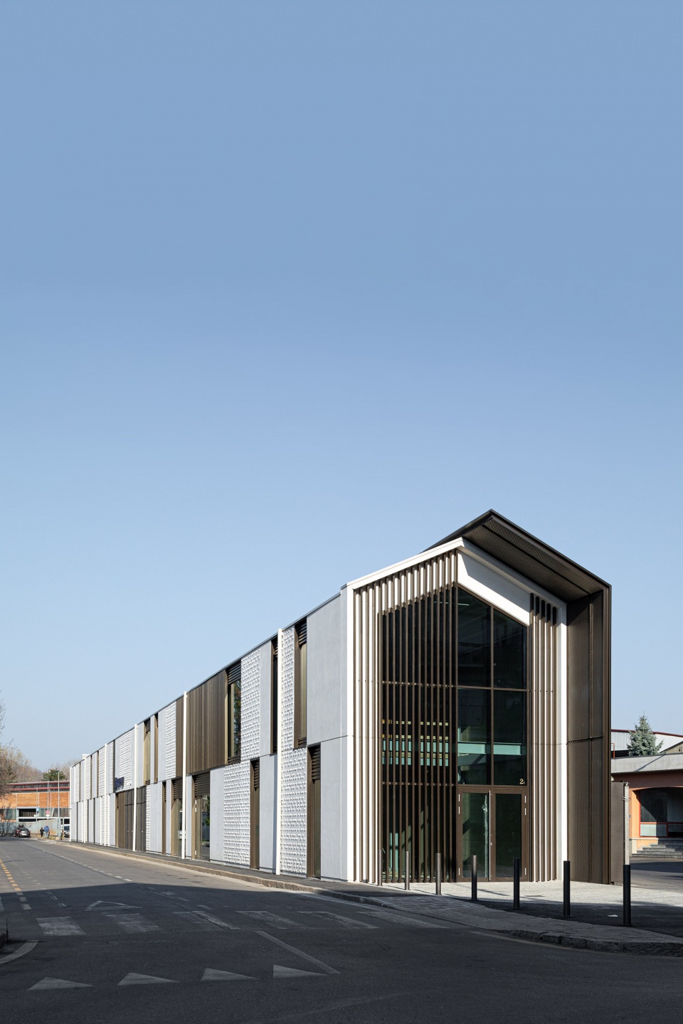 trafilerie mazzoleni administration centre by studiocapitanioarchitetti