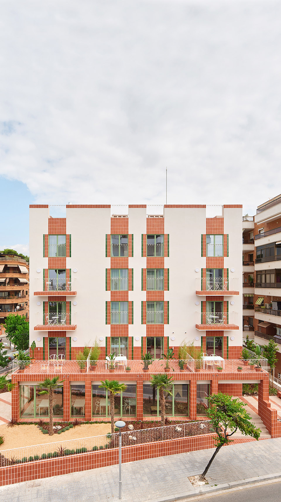 Transformation of an abandoned building into 27 apartments by NUA ...