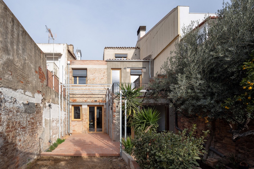 rehabilitation of two adjoining houses installation by arqbag