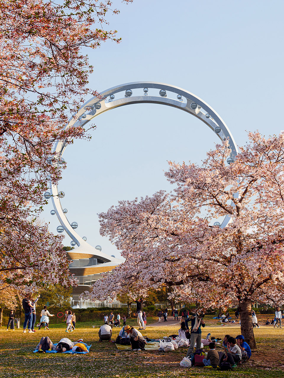 worlds highest standing spokeless ferris wheel by unstudio