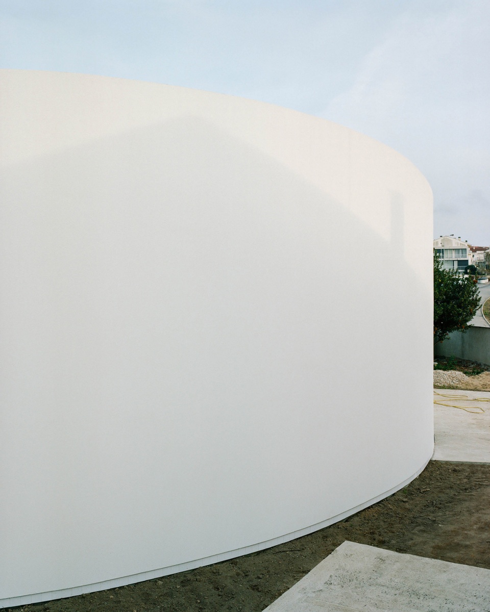 house within three gestures by fala atelier