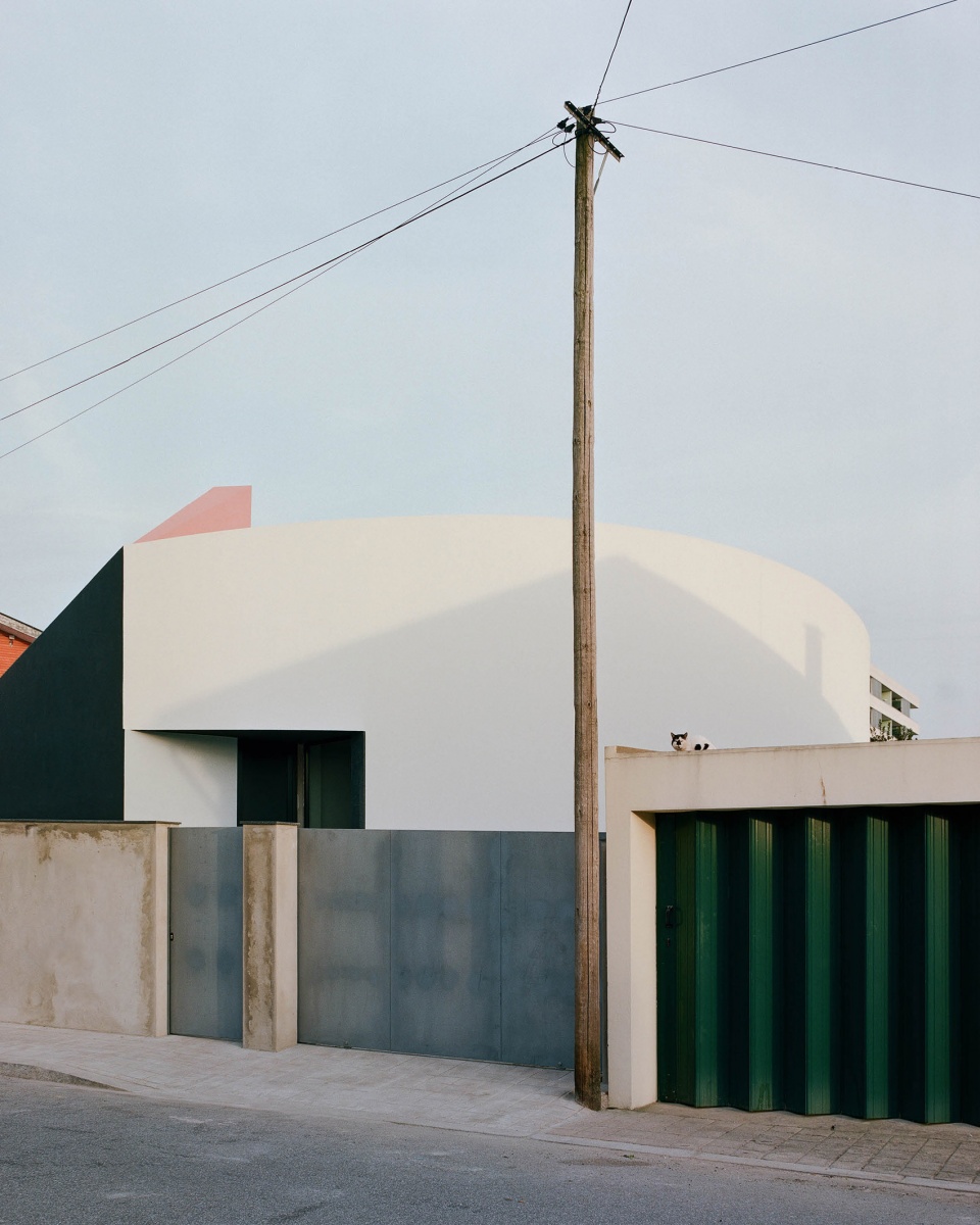 house within three gestures by fala atelier