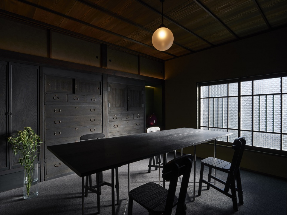 izutsuya gallery by the design labo