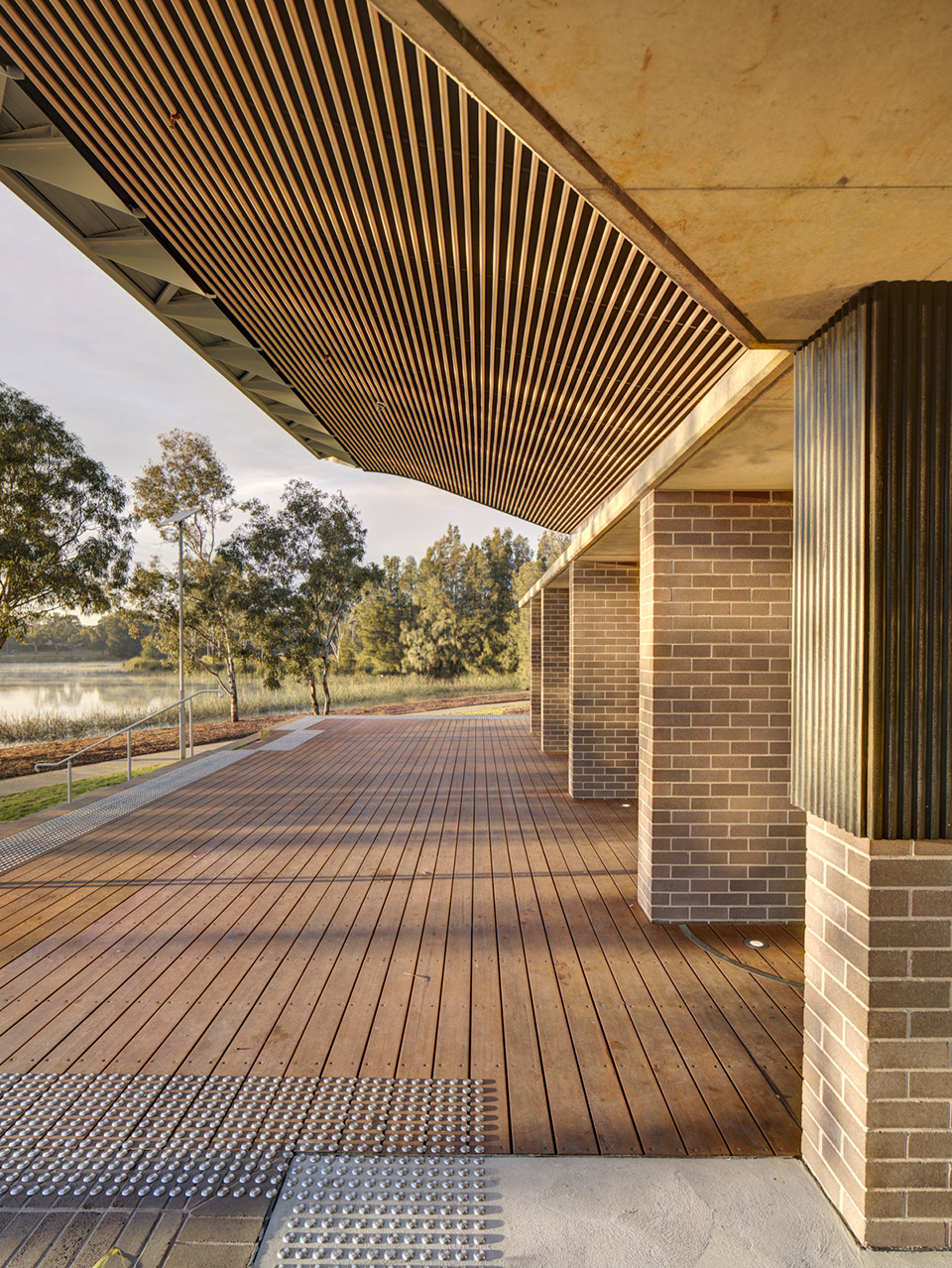 Woodcroft Neighbourhood Centre by Carter Williamson Architects - 谷德设计网