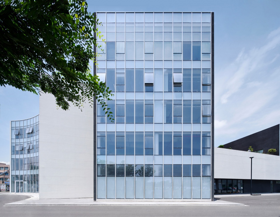 brloote headquarters by greater dog architects