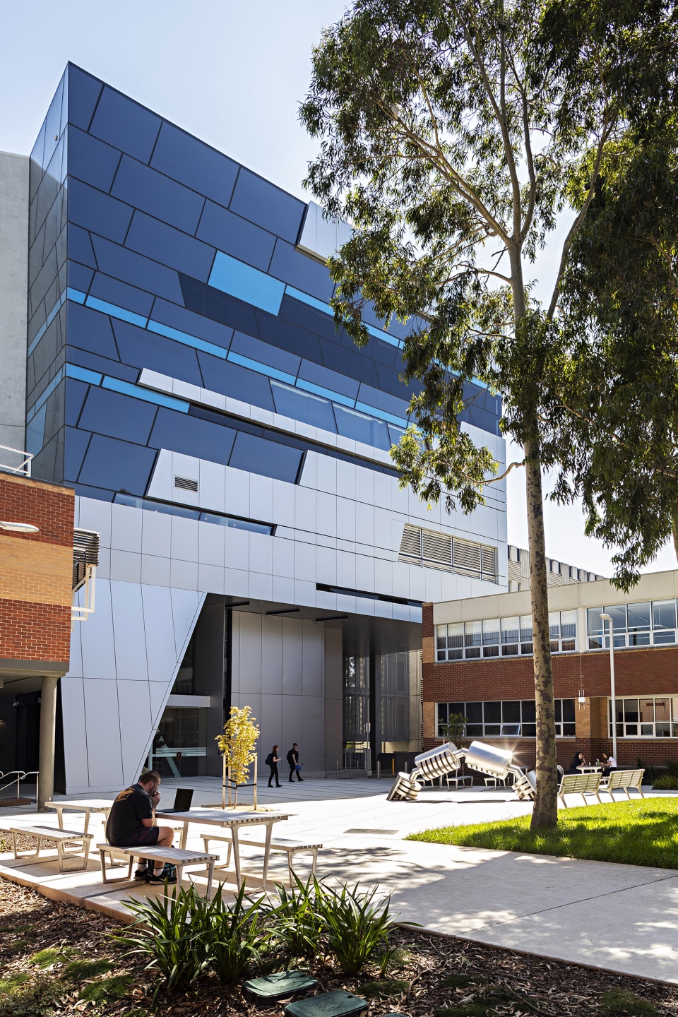 deakin university specialised indoor exercise and sport science teaching building by ds architects