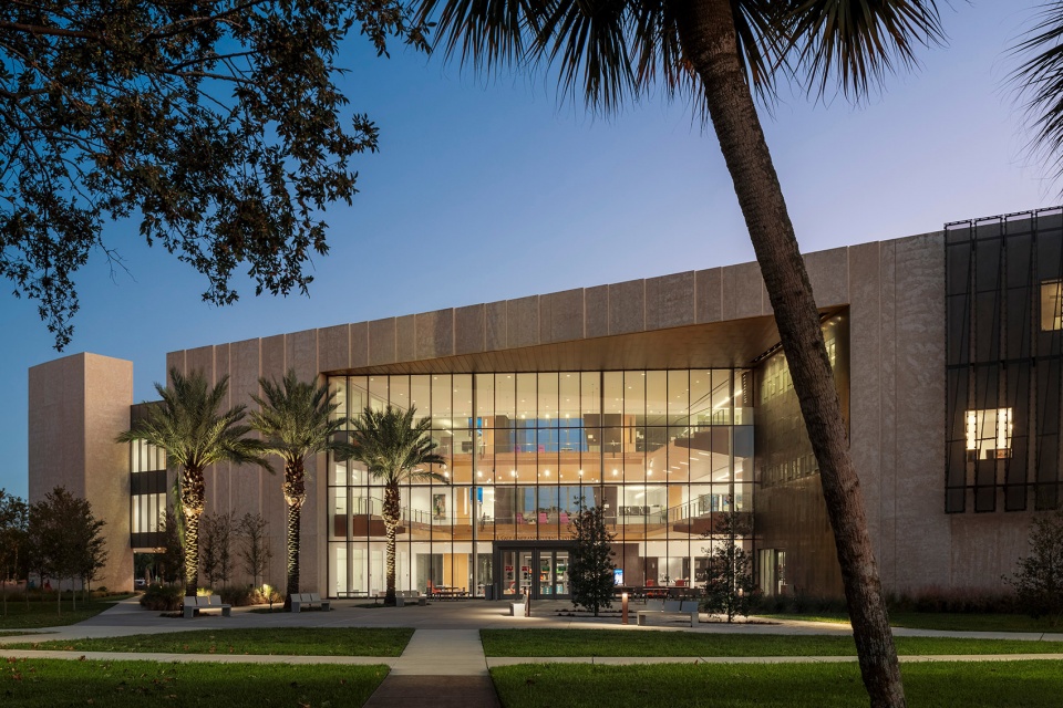 the l gale lemerand student center by ikon 5 architects