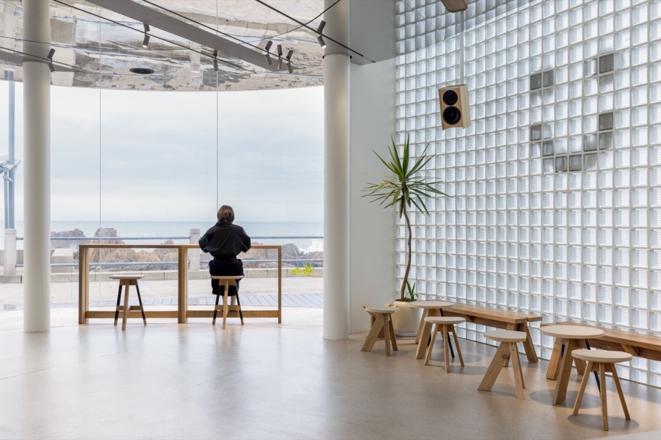 dotcom coffee青岛海边店 Atelier Loong