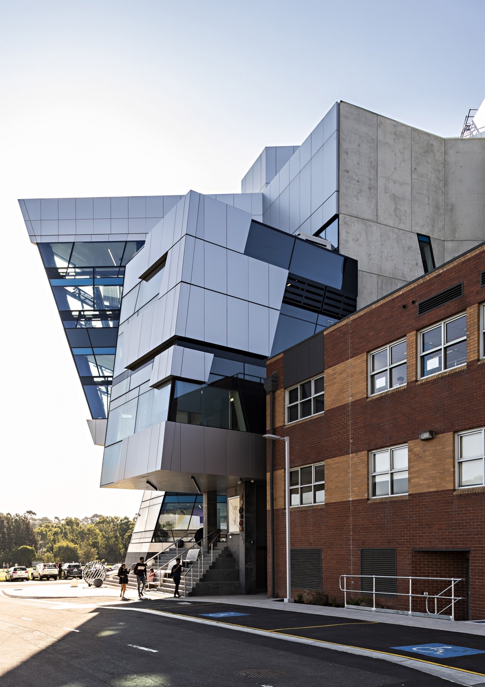 deakin university specialised indoor exercise and sport science teaching building by ds architects