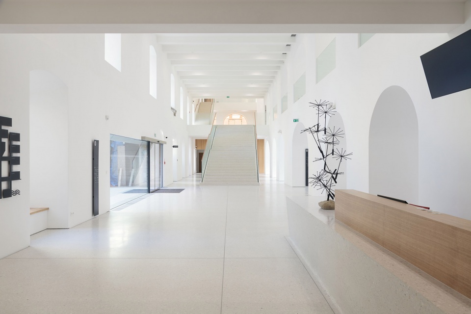reconstruction and completion of the slovak national gallery by architekti b k p s