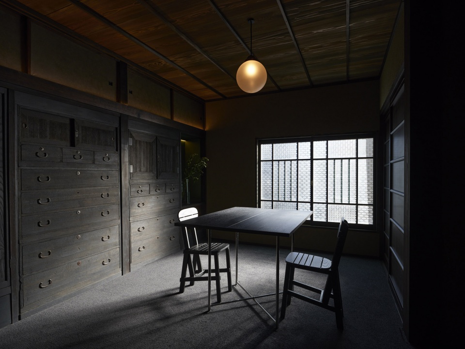 izutsuya gallery by the design labo