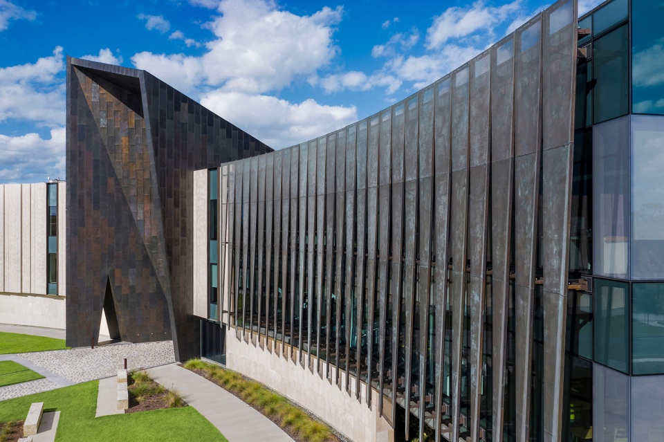 the l gale lemerand student center by ikon 5 architects