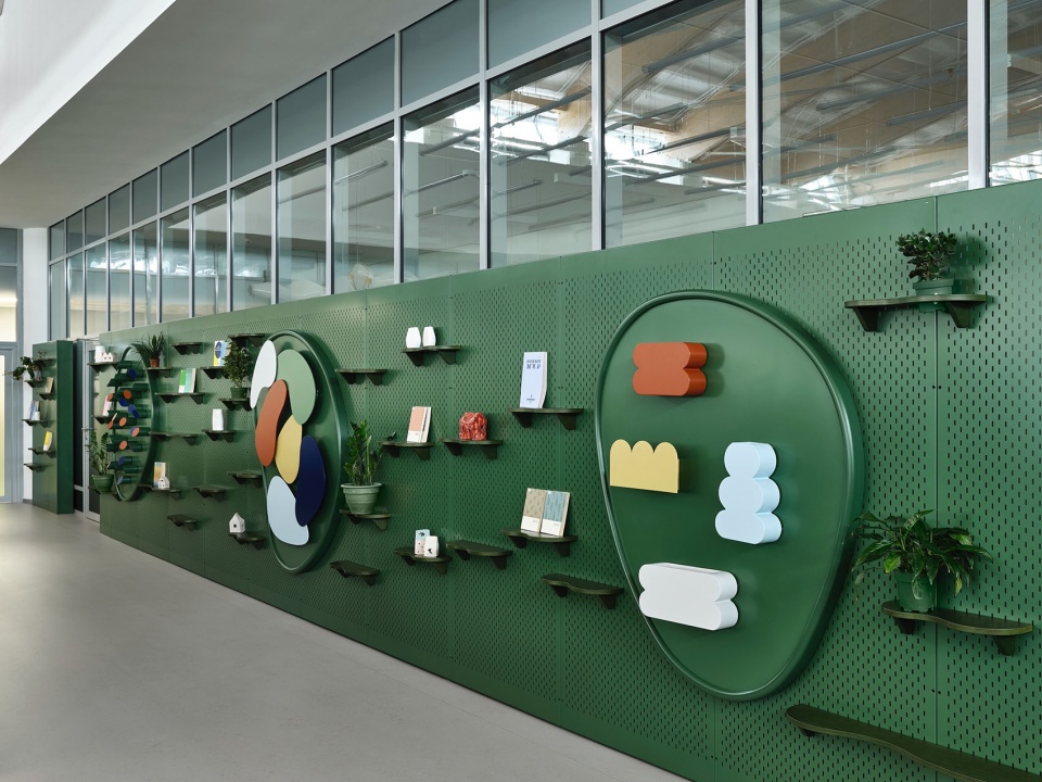 SKOLKOVO International Gymnasium Library FORM Bureau