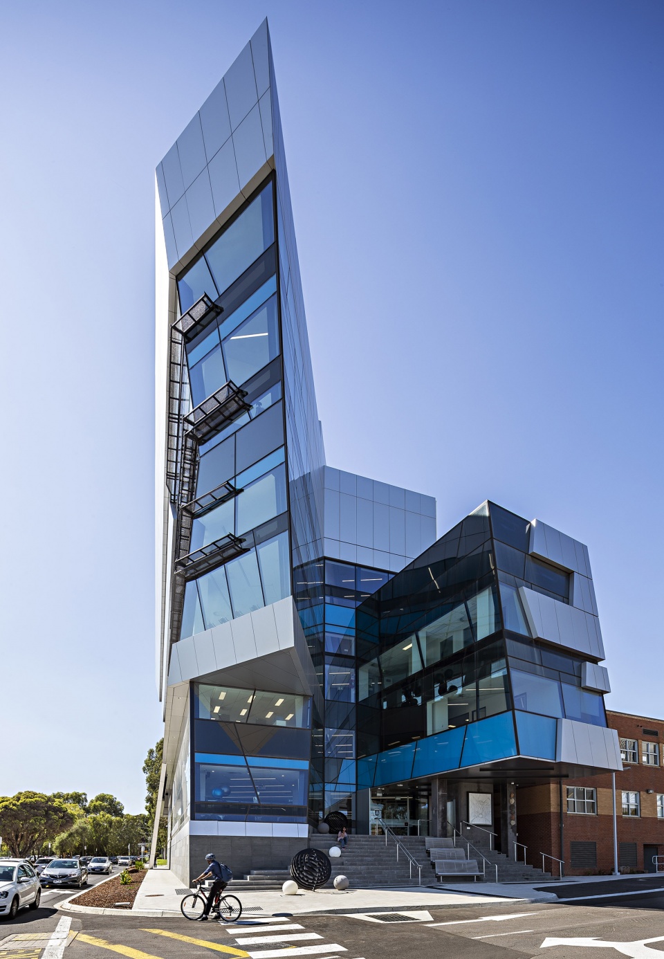 deakin university specialised indoor exercise and sport science teaching building by ds architects