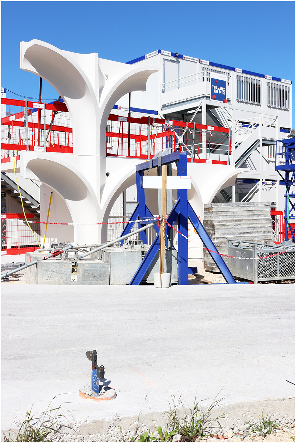 la porte bleue by pietriarchitectes