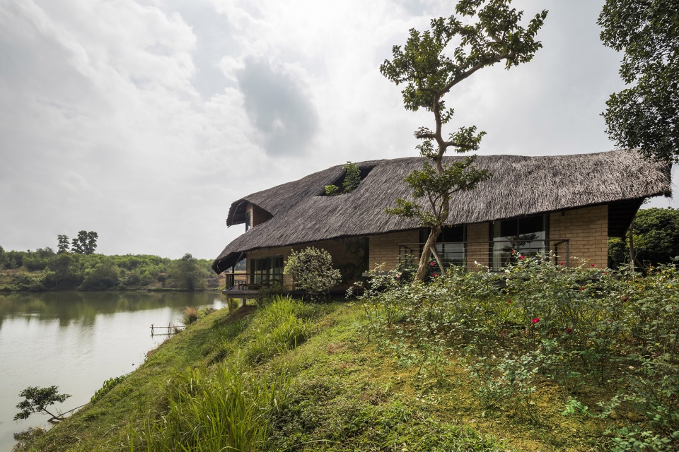 jackfruit village by 112 architects