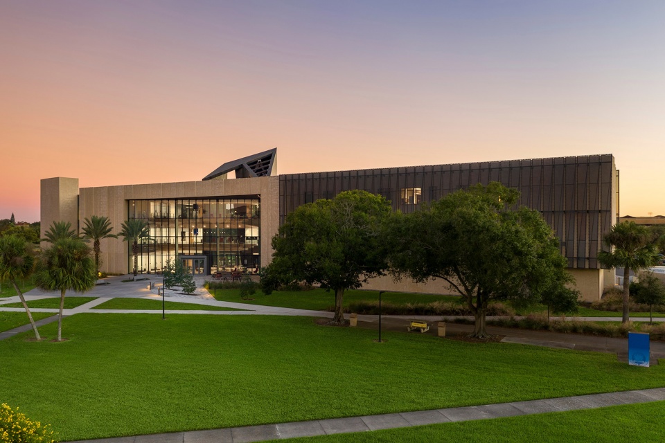 the l gale lemerand student center by ikon 5 architects